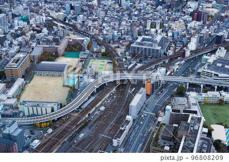 ハルカス300からの眺め　天王寺駅東側国道25号線とJR線をオーバーブリッジでまたぐ天王寺バイパス 96808209