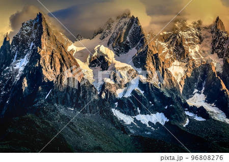 Mont Blanc massif idyllic alpine landscape countryside, Chamonix, French Alps 96808276