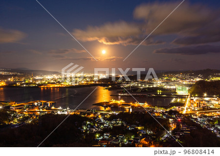 北海道、測量山展望台から見た室蘭の夜景 96808414
