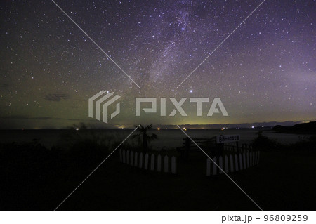 《長崎県 松島》 松島 日本一小さな公園と夏の大三角形 《長崎県 松島》 松島 日本一小さな公園と夏の大三角形 96809259