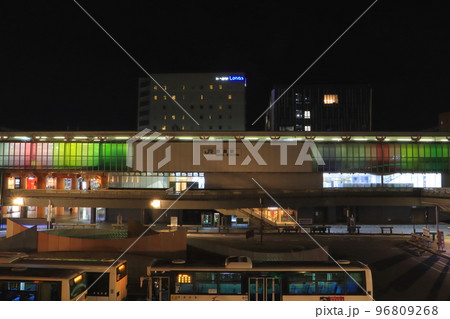 夜のJR奈良駅 96809268