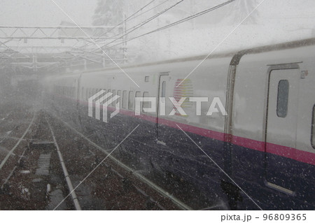 冬の上越新幹線E2系1000番台 96809365