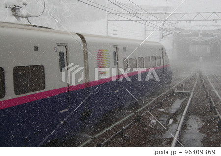 冬の上越新幹線E2系1000番台 冬の上越新幹線E2系1000番台 96809369