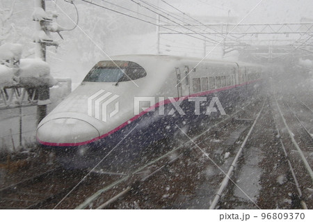 冬の上越新幹線E2系1000番台 96809370