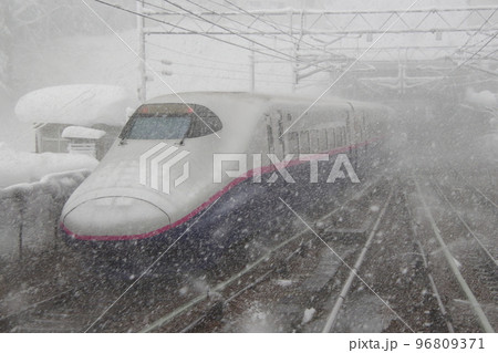 冬の上越新幹線E2系1000番台 96809371