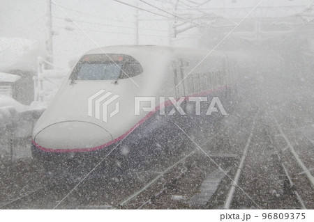 冬の上越新幹線E2系1000番台 冬の上越新幹線E2系1000番台 96809375