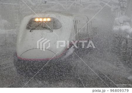 冬の上越新幹線E2系1000番台 冬の上越新幹線E2系1000番台 96809379