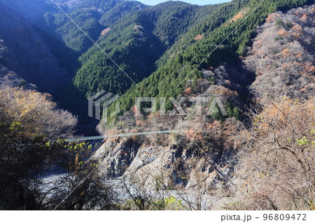大洞川のつり橋 秩父湖 二瀬ダムのつり橋 大洞川のつり橋 秩父湖 二瀬ダムのつり橋 96809472
