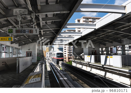 沖縄那覇の沖縄都市モノレール壺川駅 96810171