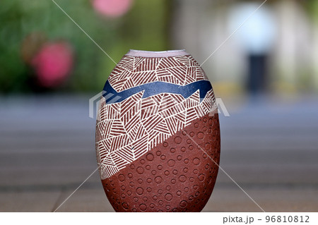 花器の中には白化粧を施しました。 96810812