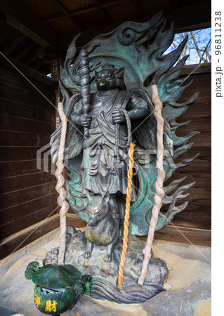 高津戸峡のはね瀧道了尊 96811238