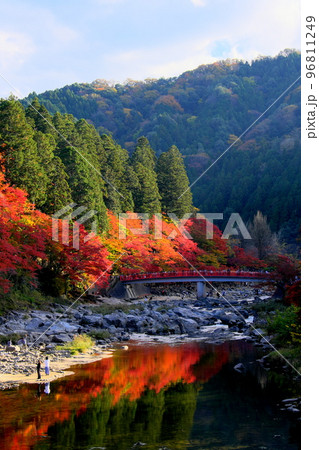 紅葉の足助町香嵐渓 紅葉の足助町香嵐渓 96811249