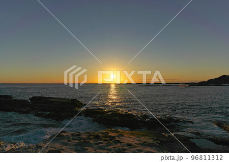 【志原海岸 (夕刻)】 和歌山県西牟婁郡白浜町日置 【志原海岸 (夕刻)】 和歌山県西牟婁郡白浜町日置 96811312