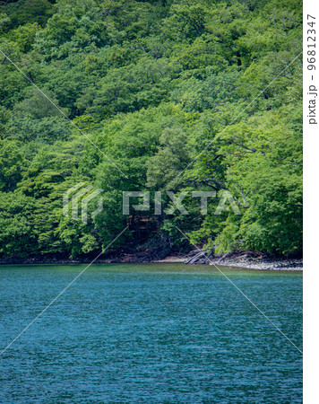 美しい中禅寺湖に浮ぶ菖蒲ヶ浜、千手ヶ浜 美しい中禅寺湖に浮ぶ菖蒲ヶ浜、千手ヶ浜 96812347