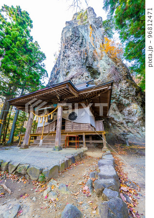 妙義山の秋　中之嶽神社 96812471