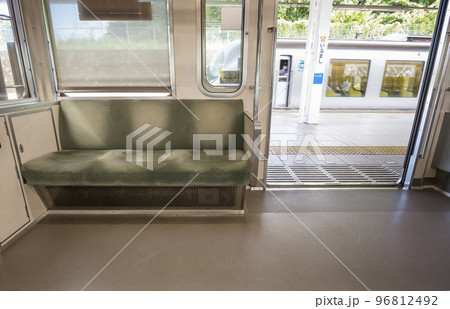 電車 車内 座席 西武鉄道車両内シルバーシート 電車 車内 座席 西武鉄道車両内シルバーシート 96812492
