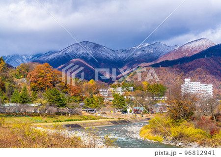 諏訪峡の秋 96812941