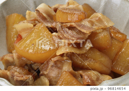 豚バラと大根の煮物 豚バラと大根の煮物 96814654