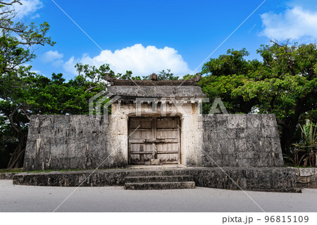琉球王朝首里城園比屋武御嶽石門 96815109
