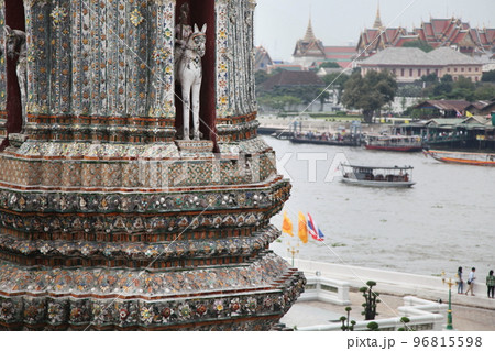 タイ、アユタヤの一角にて 96815598