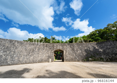 琉球王朝首里城公園木曳門 96816144