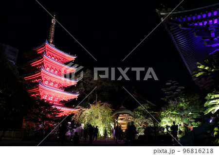 東長寺五重塔のライトアップ 東長寺五重塔のライトアップ 96816218