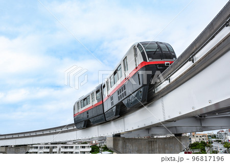 沖縄那覇の沖縄都市モノレール浦添前田駅付近 96817196
