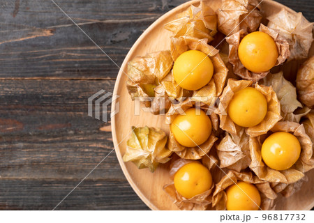 Cape gooseberry or golden berry (Physalis peruviana) 96817732