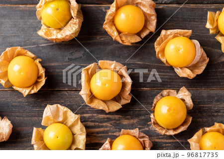 Cape gooseberry or golden berry (Physalis peruviana)  96817735