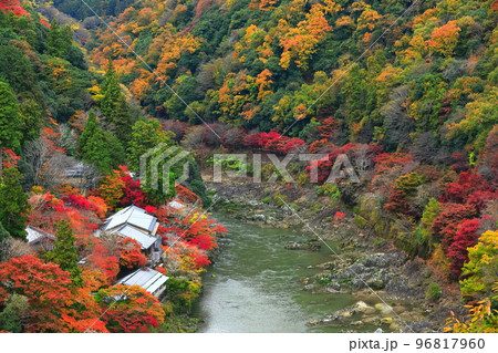 【京都府】紅葉の保津川下り（嵐山　桂川　嵐峡） 96817960