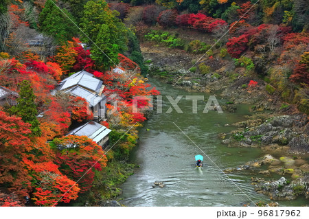 【京都府】紅葉の保津川下り(嵐山 桂川 嵐峡) 【京都府】紅葉の保津川下り(嵐山 桂川 嵐峡) 96817962