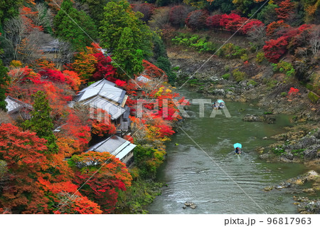 【京都府】紅葉の保津川下り(嵐山 桂川 嵐峡) 【京都府】紅葉の保津川下り(嵐山 桂川 嵐峡) 96817963