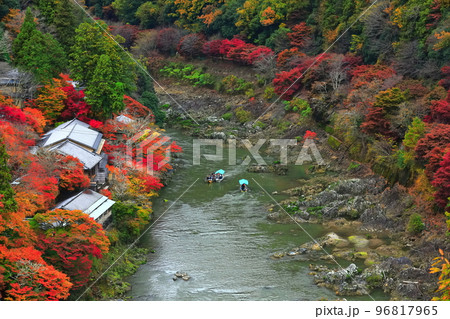 【京都府】紅葉の保津川下り（嵐山　桂川　嵐峡） 96817965