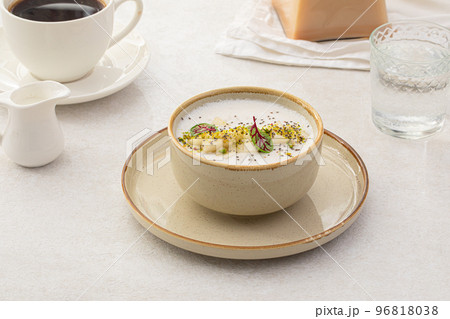 Portion of porridge with pears and herbs 96818038