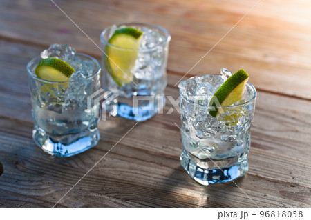 tequila with ice and lime 96818058