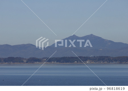 大須賀津農村公園NOから霞ヶ浦越しに望む、快晴の筑波山 大須賀津農村公園NOから霞ヶ浦越しに望む、快晴の筑波山 96818619