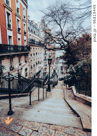 パリ モンマルトルの丘 冬景 パリ モンマルトルの丘 冬景 96819449