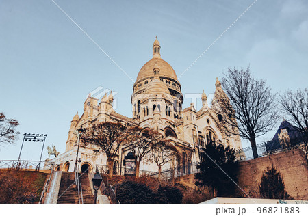 冬のパリ サクレ・クール寺院 朝景 冬のパリ サクレ・クール寺院 朝景 96821883