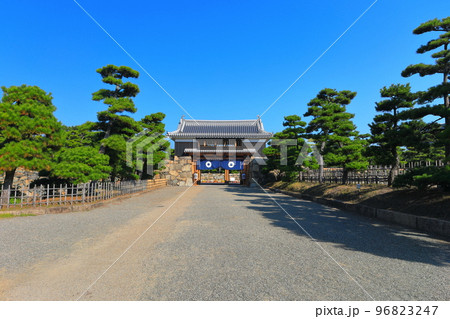 【香川県】晴天下の高松城 桜御門(玉藻公園) 【香川県】晴天下の高松城 桜御門(玉藻公園) 96823247