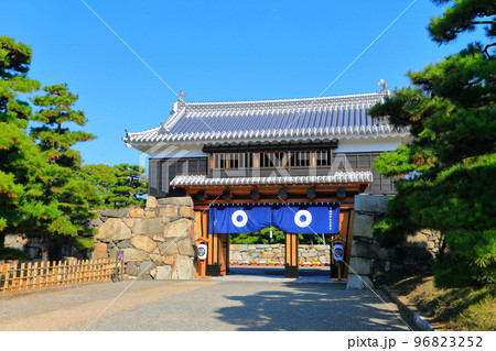 【香川県】晴天下の高松城 桜御門(玉藻公園) 【香川県】晴天下の高松城 桜御門(玉藻公園) 96823252