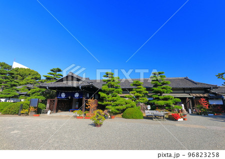 【香川県】晴天下の高松城　披雲閣（玉藻公園） 96823258