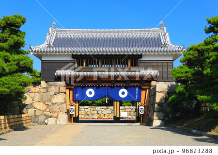 【香川県】晴天下の高松城 桜御門(玉藻公園) 【香川県】晴天下の高松城 桜御門(玉藻公園) 96823288