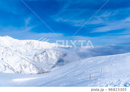 【冬素材】積雪期唐松岳登山風景【長野県】 96823305