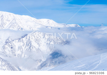 【冬素材】積雪期唐松岳登山風景【長野県】 96823306