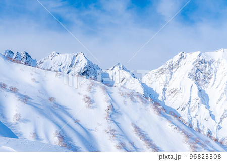 【冬素材】積雪期唐松岳登山風景【長野県】 96823308