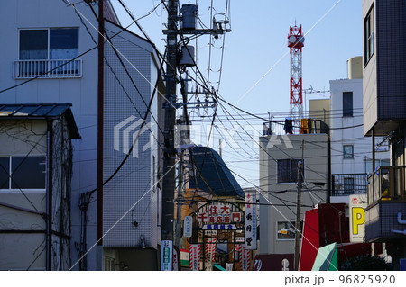 東京の千住大門商店街 96825920