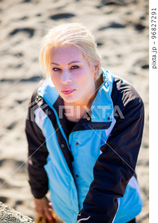 Pretty woman at the beach Pretty woman at the beach 96827291