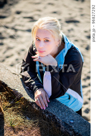 Pretty woman at the beach Pretty woman at the beach 96827292