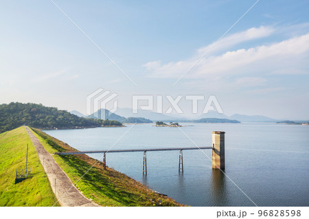 Lake on Sri Lanka 96828598