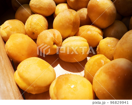 Fresh ripe apricots in plastic boxes at the local farmer market 96829941